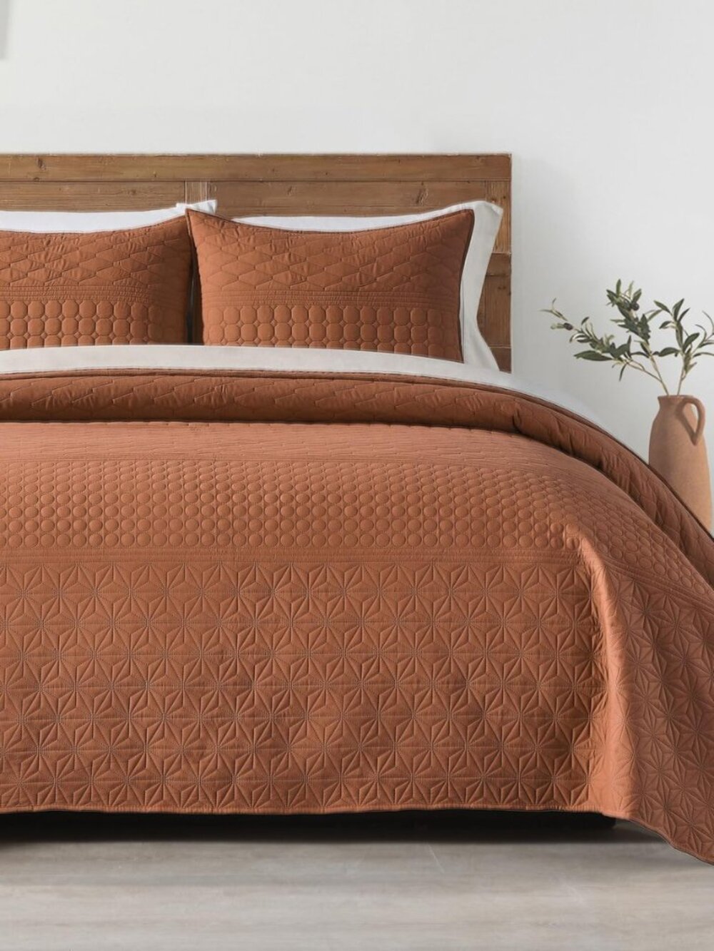 Burnt Orange Queen Size Quilt Set - Soft Microfiber Bedspread with 2 Shams